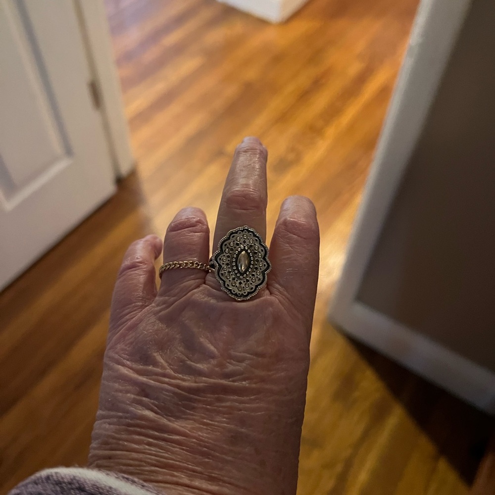 Conch Ring Never Worn. - image 3